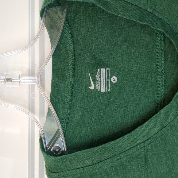 Nike tshirt - Picture 2 of 3